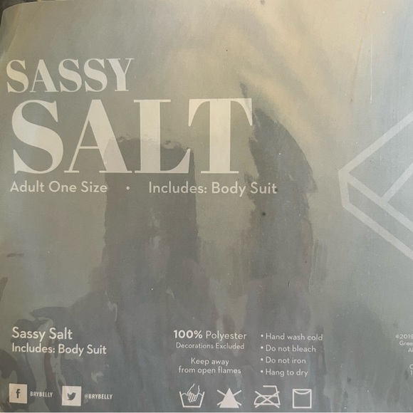A Salt With Deadly Weapon Halloween Couples Costume Funny Pun NWT - Picture 11 of 12